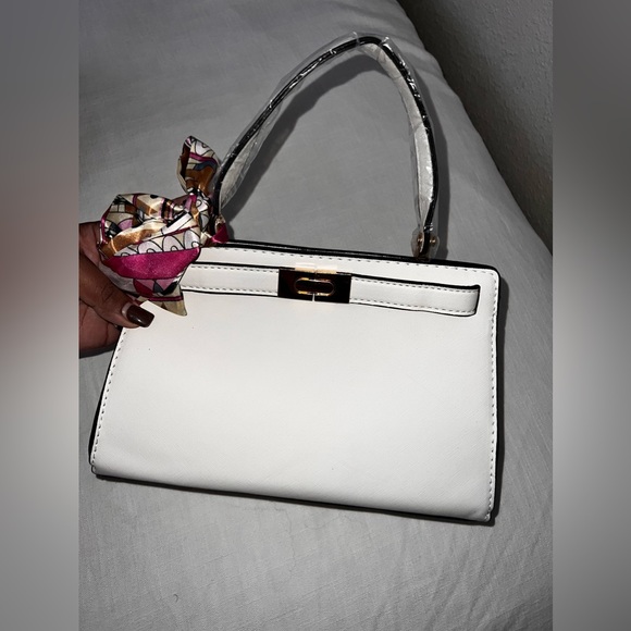 White brandnew none branded purse - Picture 1 of 10